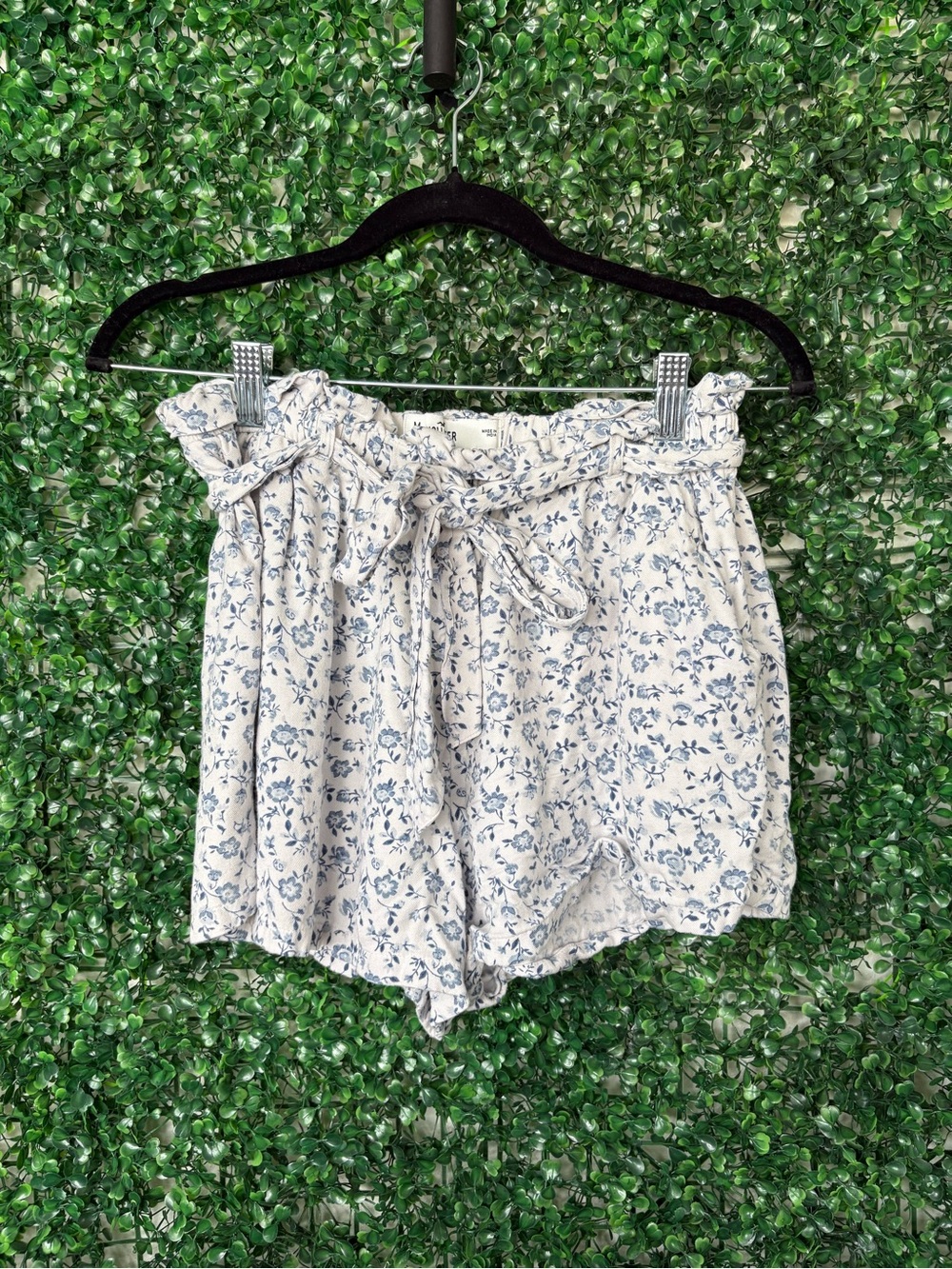 Hollister Cream Shorts with Blue Floral Print ultra high rise